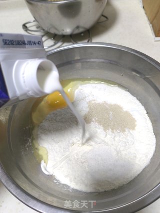 简易制作炸油条的做法步骤：1