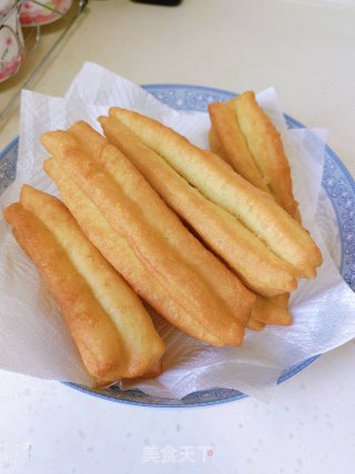 简易制作炸油条的做法步骤：12