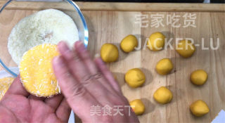 软糯南瓜饼，零难度美食，糯叽叽甜蜜蜜，香甜可口颜值高。的做法步骤：10