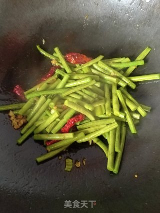 豇豆豆皮炖粉条的做法步骤：10