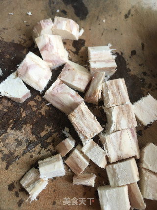 粉葛胡萝卜排骨汤的做法步骤：2