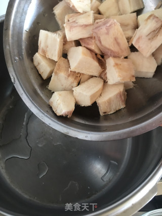 粉葛胡萝卜排骨汤的做法步骤：4
