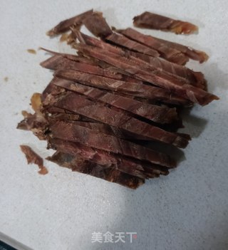 花心萝卜拌酱牛肉的做法步骤：4