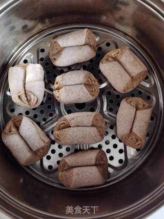 黑全麦面花卷的做法步骤：10