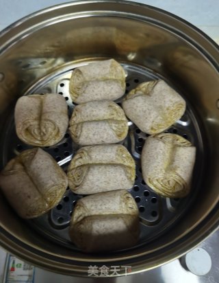 黑全麦面花卷的做法步骤：11