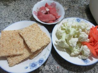 锅巴花菜肉片的做法步骤：1