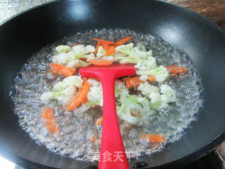 锅巴花菜肉片的做法步骤：2