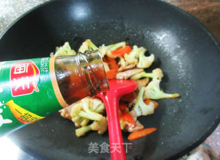 锅巴花菜肉片的做法步骤：9