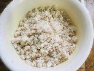红薯粉丸子的做法步骤：1