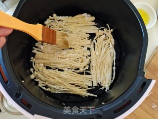 空气炸锅版烤金针菇！的做法步骤：5