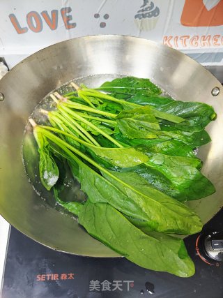 菠菜粉丝甜沫汤的做法步骤：1
