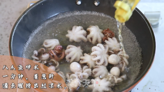 爆炒八爪鱼的做法步骤：2