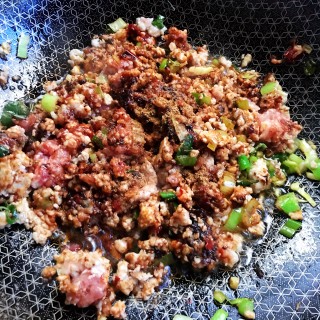 土锅肉酱拌面的做法步骤：5