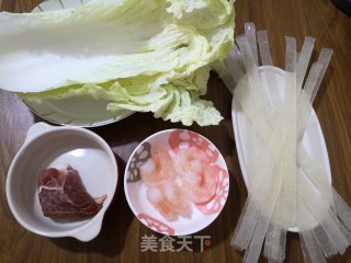 白菜炖宽粉的做法步骤：1