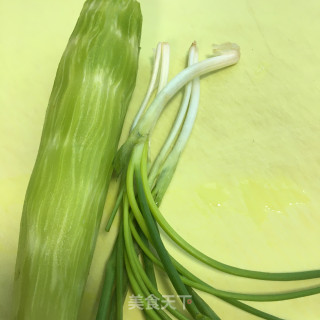 莴笋烧草鱼的做法步骤：2
