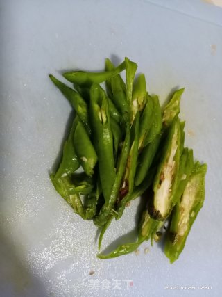 红萝卜炒鸡蛋的做法步骤：2