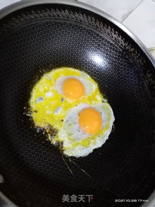 红萝卜炒鸡蛋的做法步骤：4