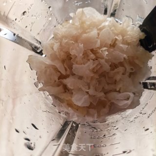 芋头莲子银耳羹的做法步骤：5