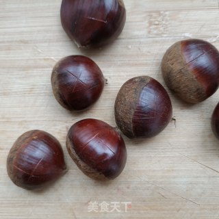板栗芋头烧鸡公的做法步骤：5