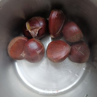 板栗芋头烧鸡公的做法步骤：6