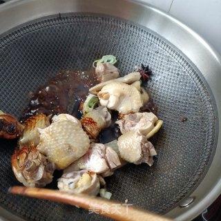 板栗芋头烧鸡公的做法步骤：14