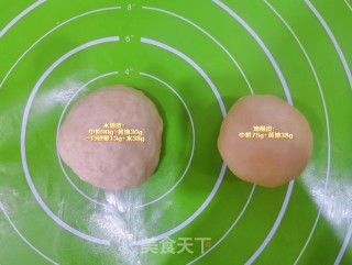 蛋黄酥的做法步骤：1