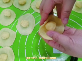蛋黄酥的做法步骤：2
