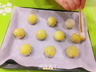 蛋黄酥的做法步骤：10