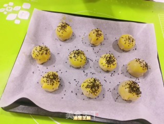 蛋黄酥的做法步骤：11