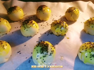 蛋黄酥的做法步骤：12