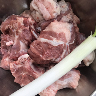 土锅炖羊肉的做法步骤：2