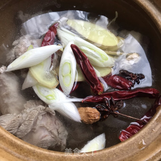 土锅炖羊肉的做法步骤：5