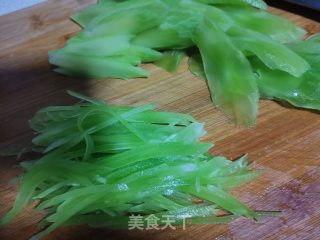 口味莴笋丝的做法步骤：1