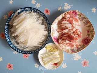 五花肉炒白萝卜的做法步骤：2