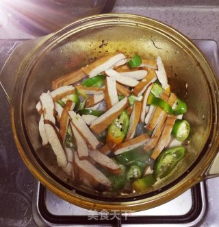 豆干牛肉????????????的做法步骤：2