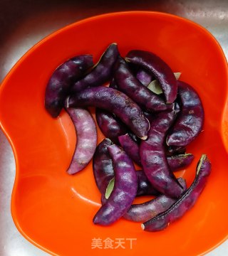 鸡公炖紫扁豆的做法步骤：2