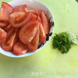 西红柿炒鸡蛋的做法步骤：2