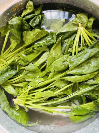 肉末扒菠菜的做法步骤：1