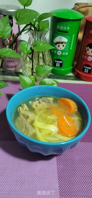 胡萝卜黄花菜排骨汤的做法步骤：8