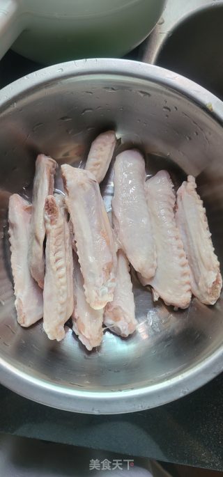 卤鸭翅的做法步骤：1