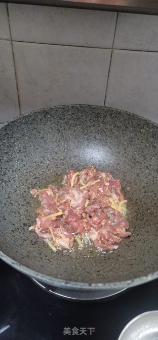 牛肉黑木耳烧番茄的做法步骤：3