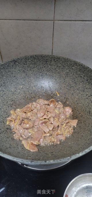 牛肉黑木耳烧番茄的做法步骤：4
