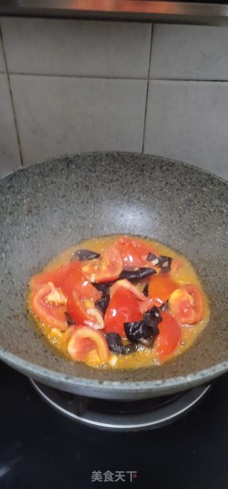 牛肉黑木耳烧番茄的做法步骤：8