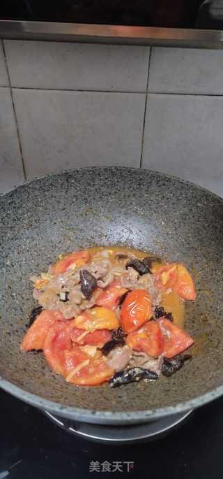 牛肉黑木耳烧番茄的做法步骤：10