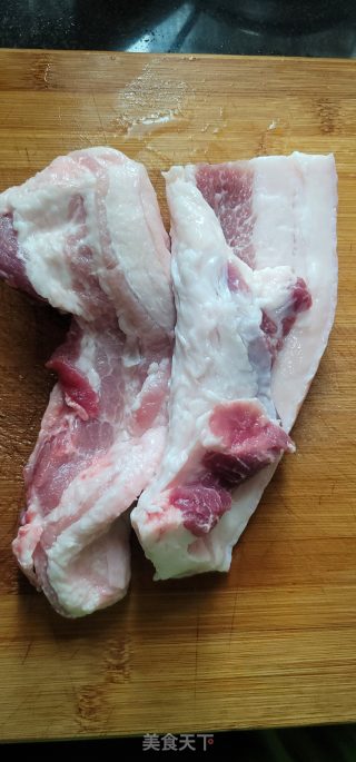 五花肉炖笋干的做法步骤：1