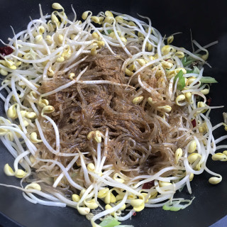 黄豆芽炖粉条的做法步骤：6