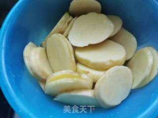 香喷喷的土豆盒子的做法步骤：1