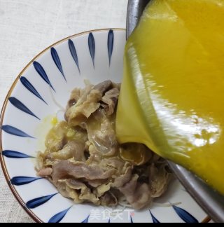 酸辣开胃酸汤肥牛金针菇的做法步骤：7