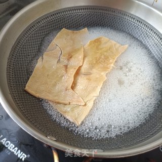 油豆皮肉片拌花心萝卜的做法步骤：3