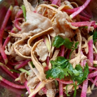 油豆皮肉片拌花心萝卜的做法步骤：13